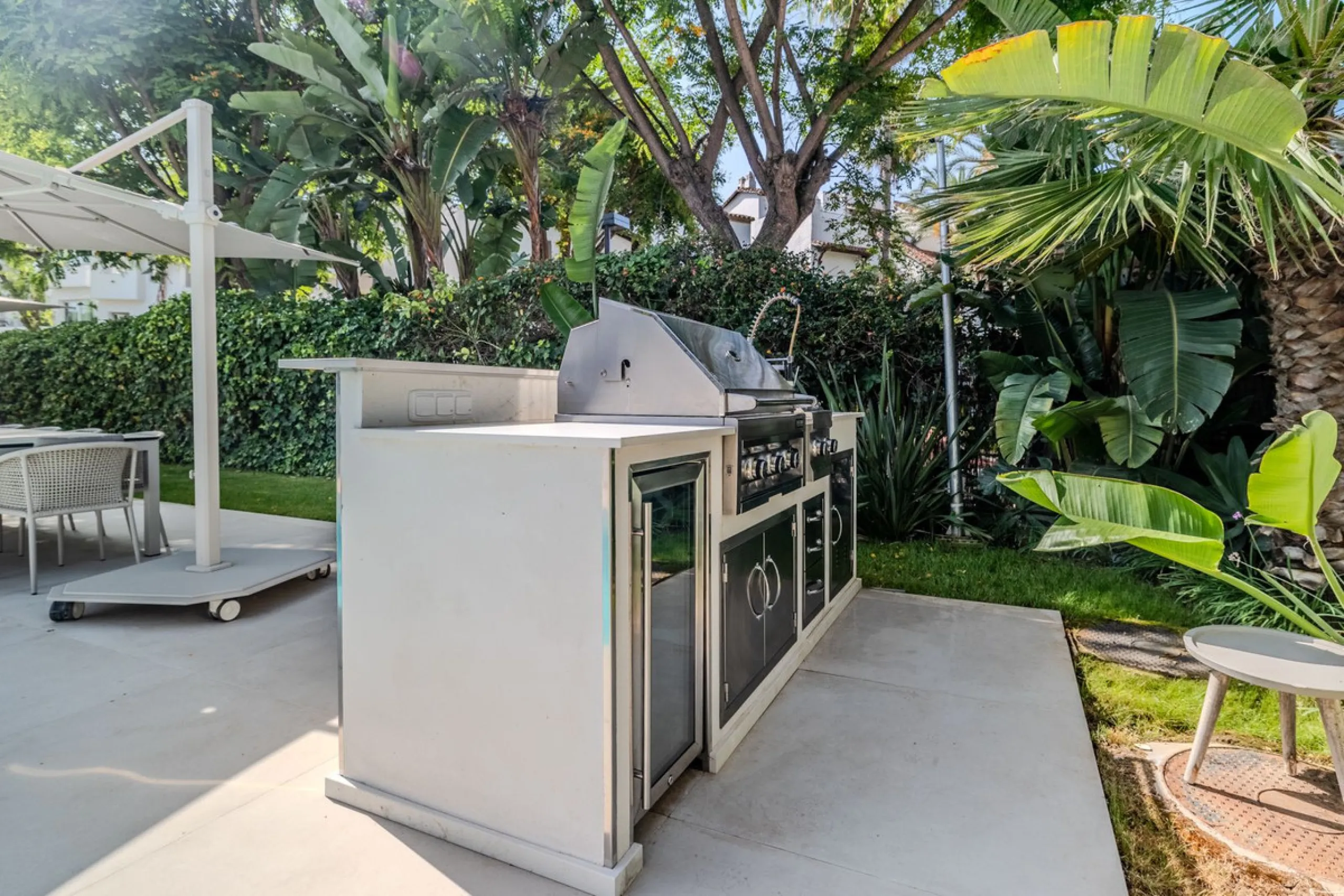 Villa Valois: Contemporary Elegance in the Heart of Puerto Banus