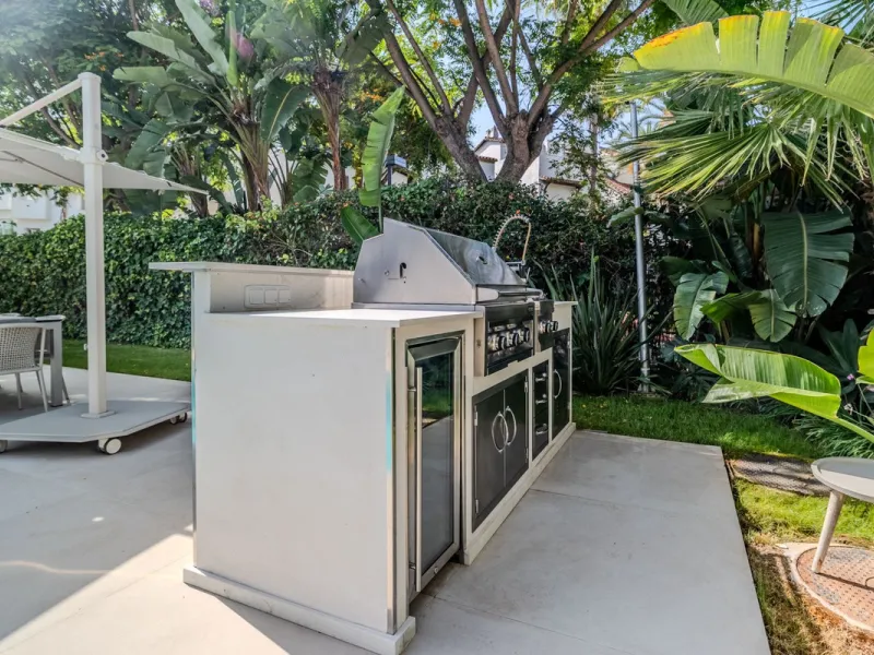 Villa Valois: Contemporary Elegance in the Heart of Puerto Banus