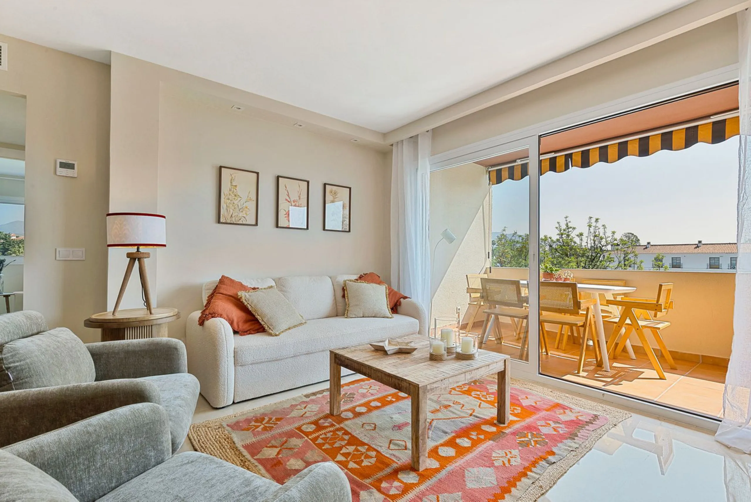 Apartment - Middle Floor Apartment в продаже в Marbella, Málaga. В доме 2 спален и 2 ванных комнат. Площадь дома 107 м²