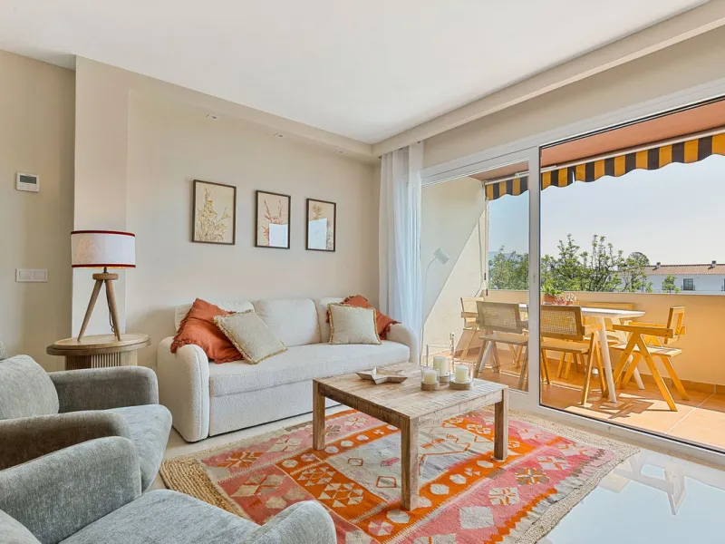 Apartment - Middle Floor Apartment в продаже в Marbella, Málaga. В доме 2 спален и 2 ванных комнат. Площадь дома 107 м²