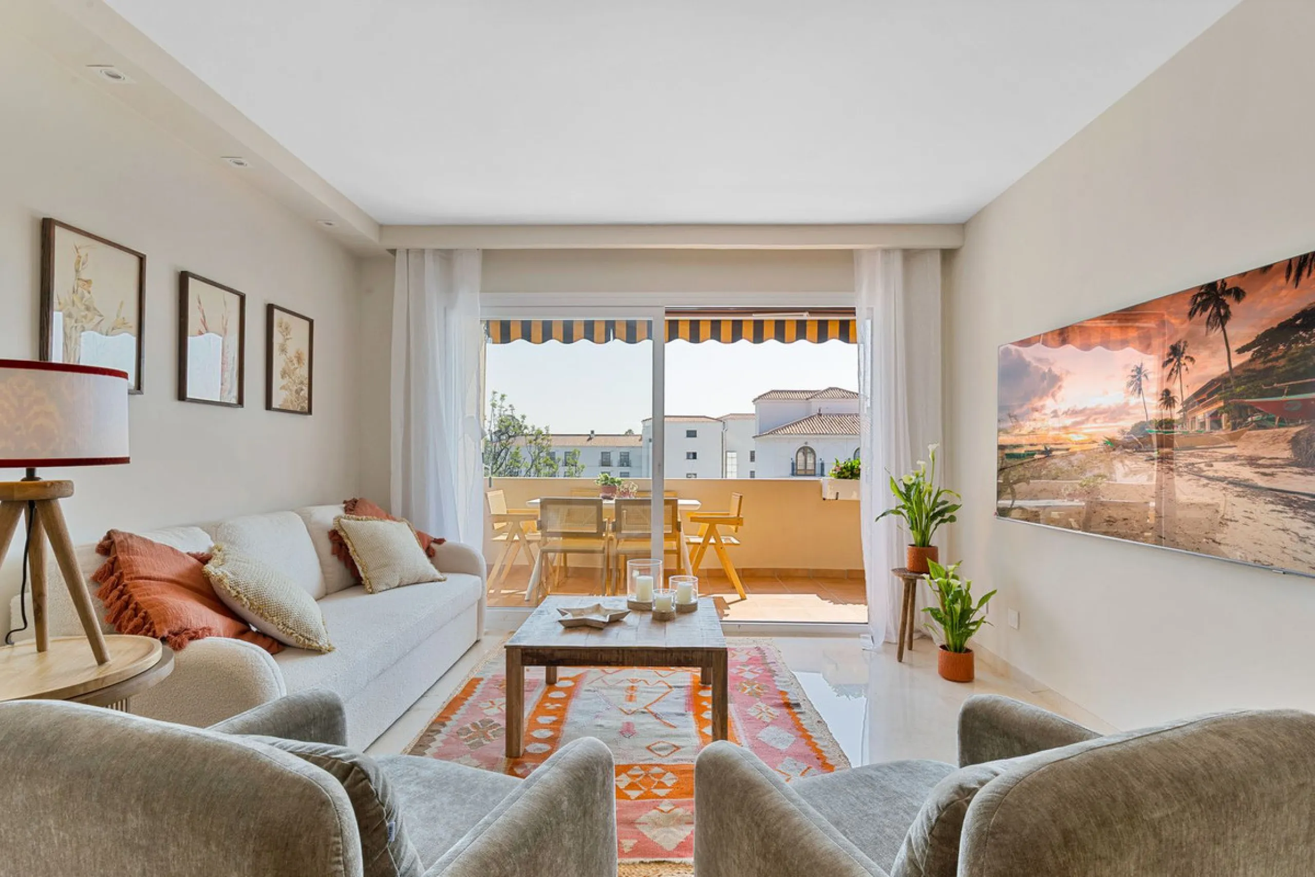 Apartment - Middle Floor Apartment в продаже в Marbella, Málaga. В доме 2 спален и 2 ванных комнат. Площадь дома 107 м²