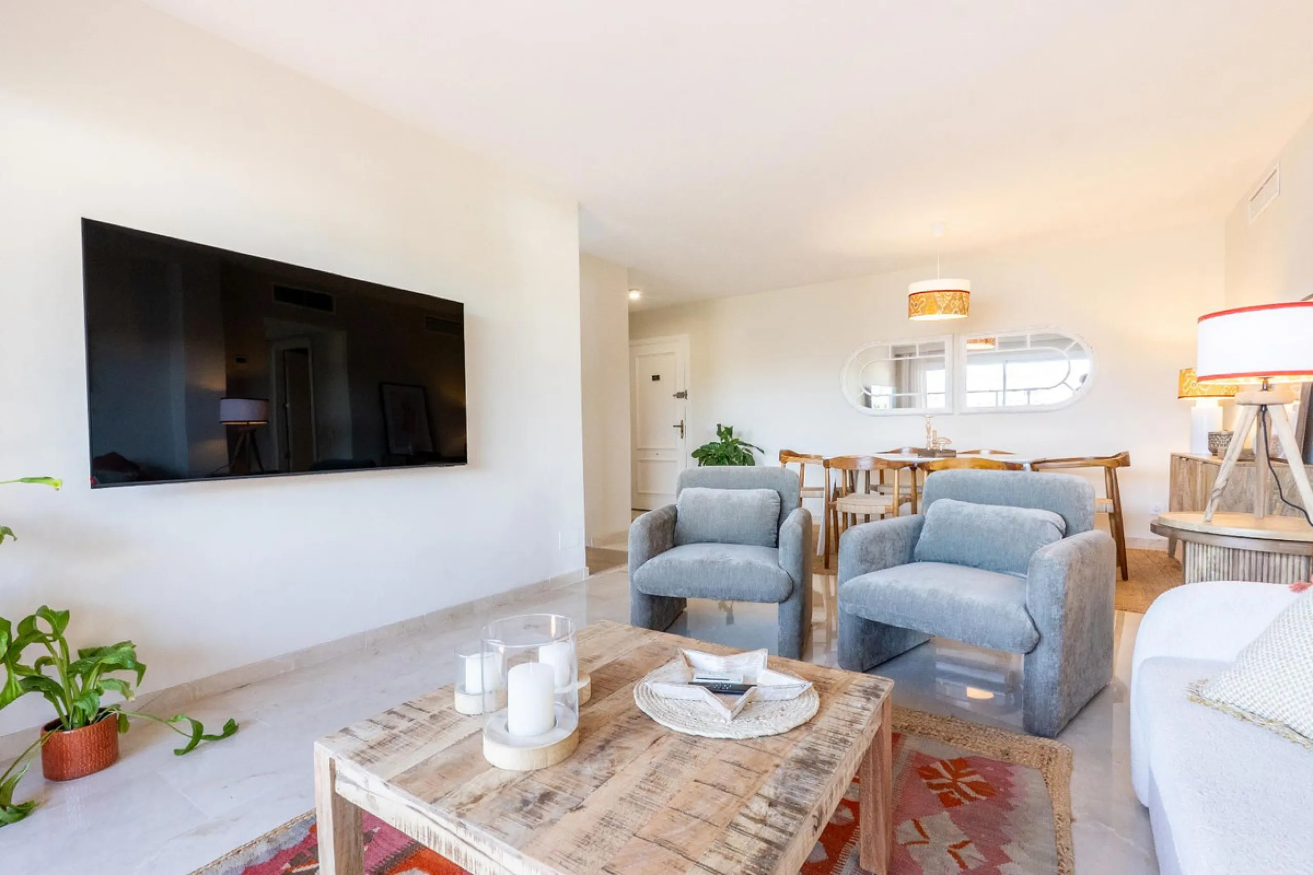 Apartment - Middle Floor Apartment в продаже в Marbella, Málaga. В доме 2 спален и 2 ванных комнат. Площадь дома 107 м²
