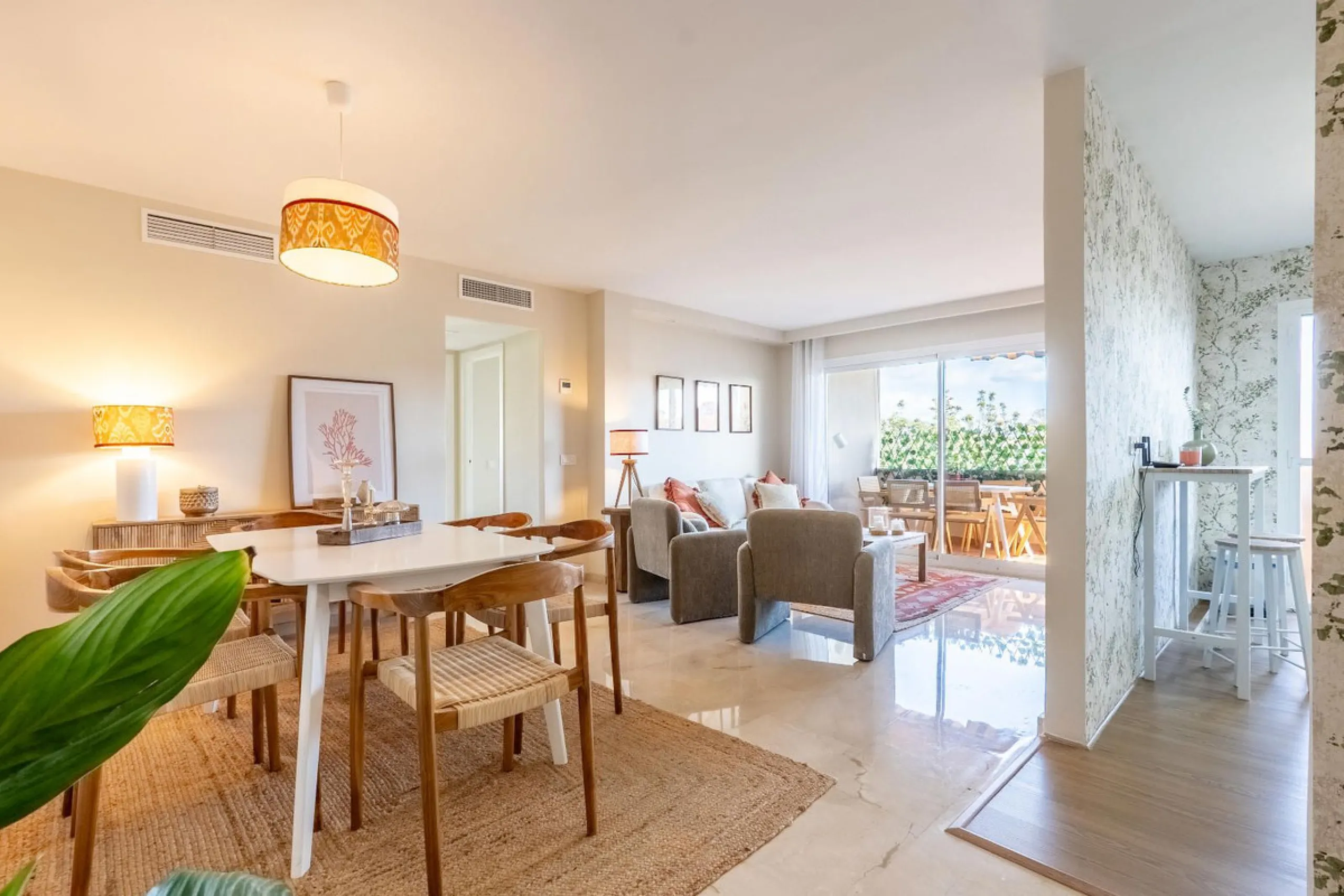 Apartment - Middle Floor Apartment в продаже в Marbella, Málaga. В доме 2 спален и 2 ванных комнат. Площадь дома 107 м²