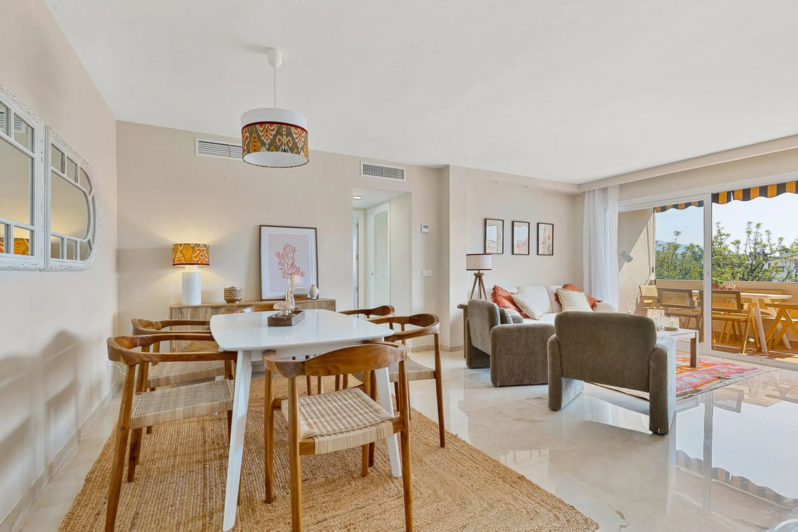 Apartment - Middle Floor Apartment в продаже в Marbella, Málaga. В доме 2 спален и 2 ванных комнат. Площадь дома 107 м²