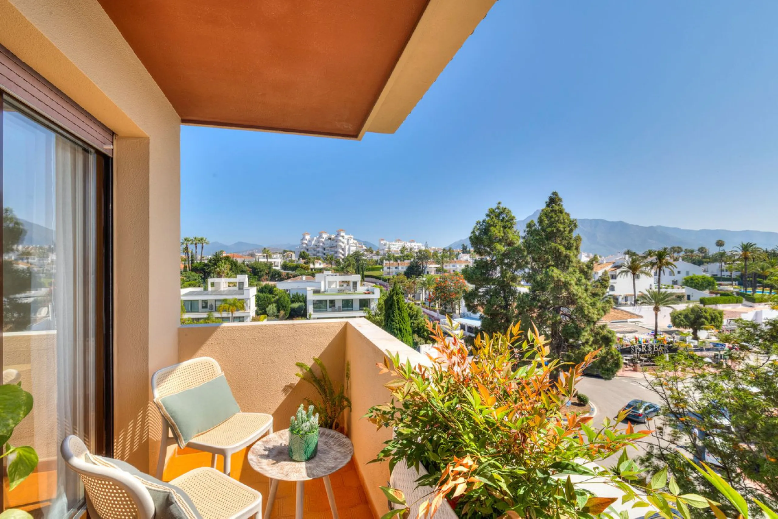 Apartment - Middle Floor Apartment в продаже в Marbella, Málaga. В доме 2 спален и 2 ванных комнат. Площадь дома 107 м²