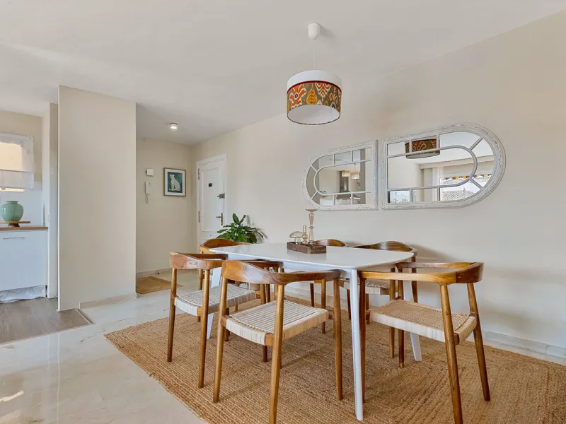 Apartment - Middle Floor Apartment в продаже в Marbella, Málaga. В доме 2 спален и 2 ванных комнат. Площадь дома 107 м²