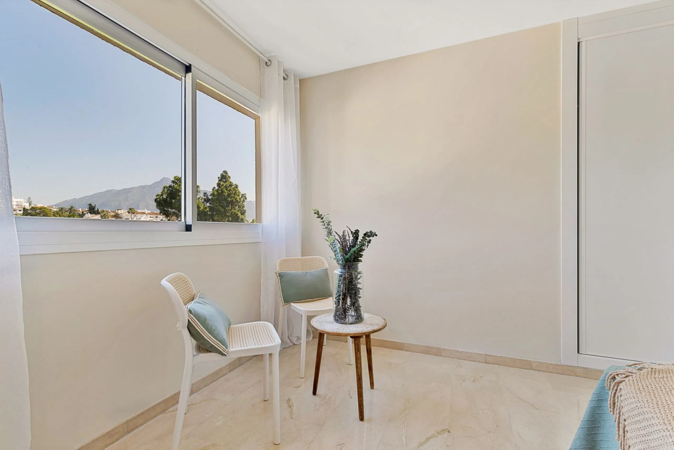 Apartment - Middle Floor Apartment в продаже в Marbella, Málaga. В доме 2 спален и 2 ванных комнат. Площадь дома 107 м²
