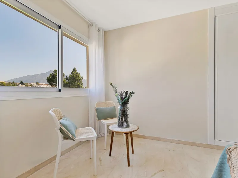 Apartment - Middle Floor Apartment в продаже в Marbella, Málaga. В доме 2 спален и 2 ванных комнат. Площадь дома 107 м²