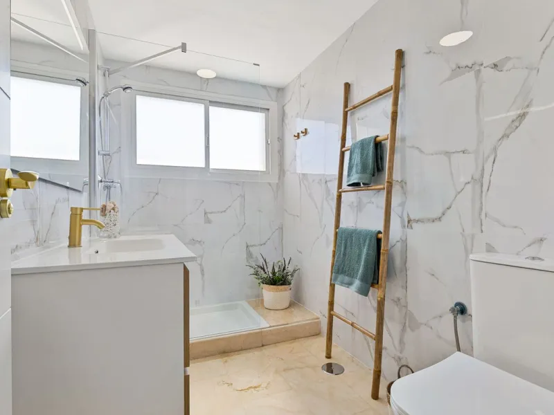 Apartment - Middle Floor Apartment в продаже в Marbella, Málaga. В доме 2 спален и 2 ванных комнат. Площадь дома 107 м²