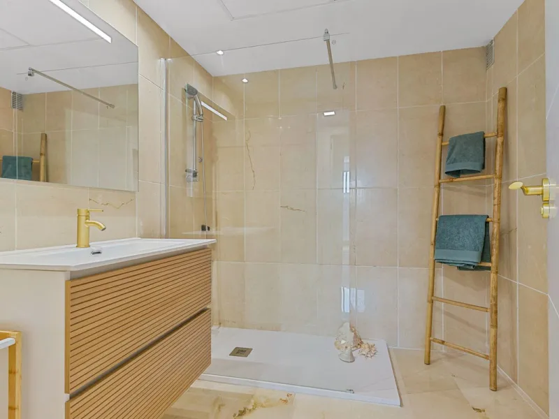 Apartment - Middle Floor Apartment в продаже в Marbella, Málaga. В доме 2 спален и 2 ванных комнат. Площадь дома 107 м²