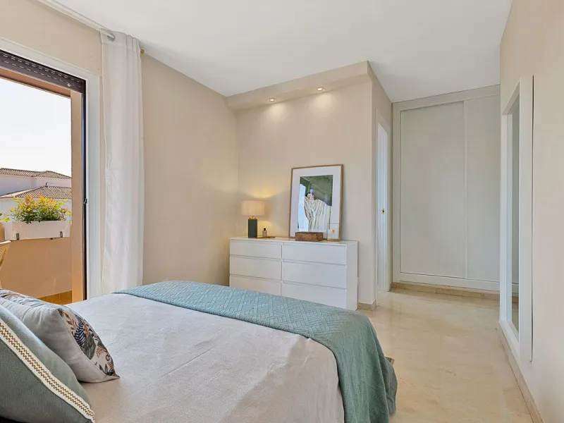 Apartment - Middle Floor Apartment в продаже в Marbella, Málaga. В доме 2 спален и 2 ванных комнат. Площадь дома 107 м²