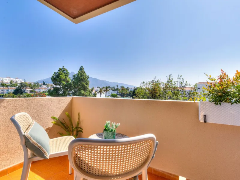 Apartment - Middle Floor Apartment в продаже в Marbella, Málaga. В доме 2 спален и 2 ванных комнат. Площадь дома 107 м²