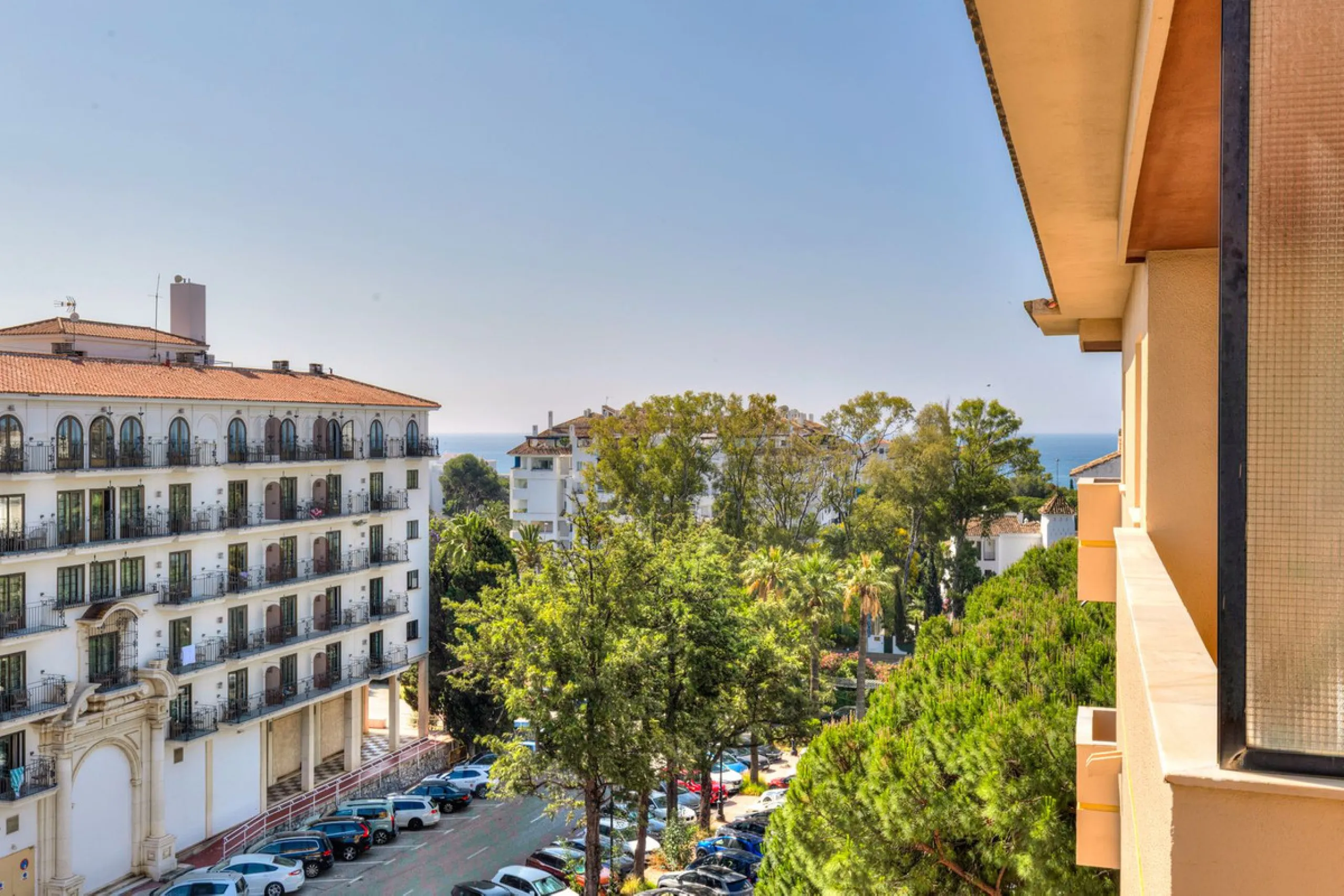 Apartment - Middle Floor Apartment в продаже в Marbella, Málaga. В доме 2 спален и 2 ванных комнат. Площадь дома 107 м²