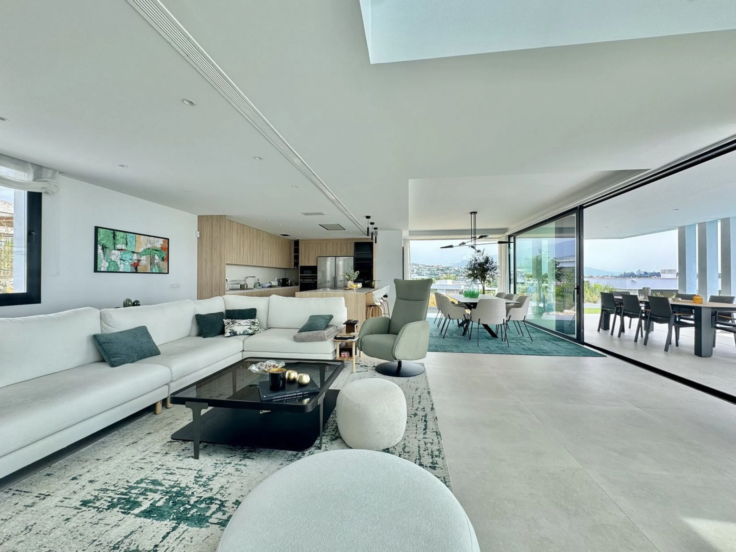 House - Detached Villa в продаже в Estepona, Málaga. В доме 6 спален и 7 ванных комнат. Площадь дома 460 м². Площадь участка 1067 м²