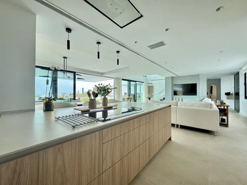 House - Detached Villa в продаже в Estepona, Málaga. В доме 6 спален и 7 ванных комнат. Площадь дома 460 м². Площадь участка 1067 м²