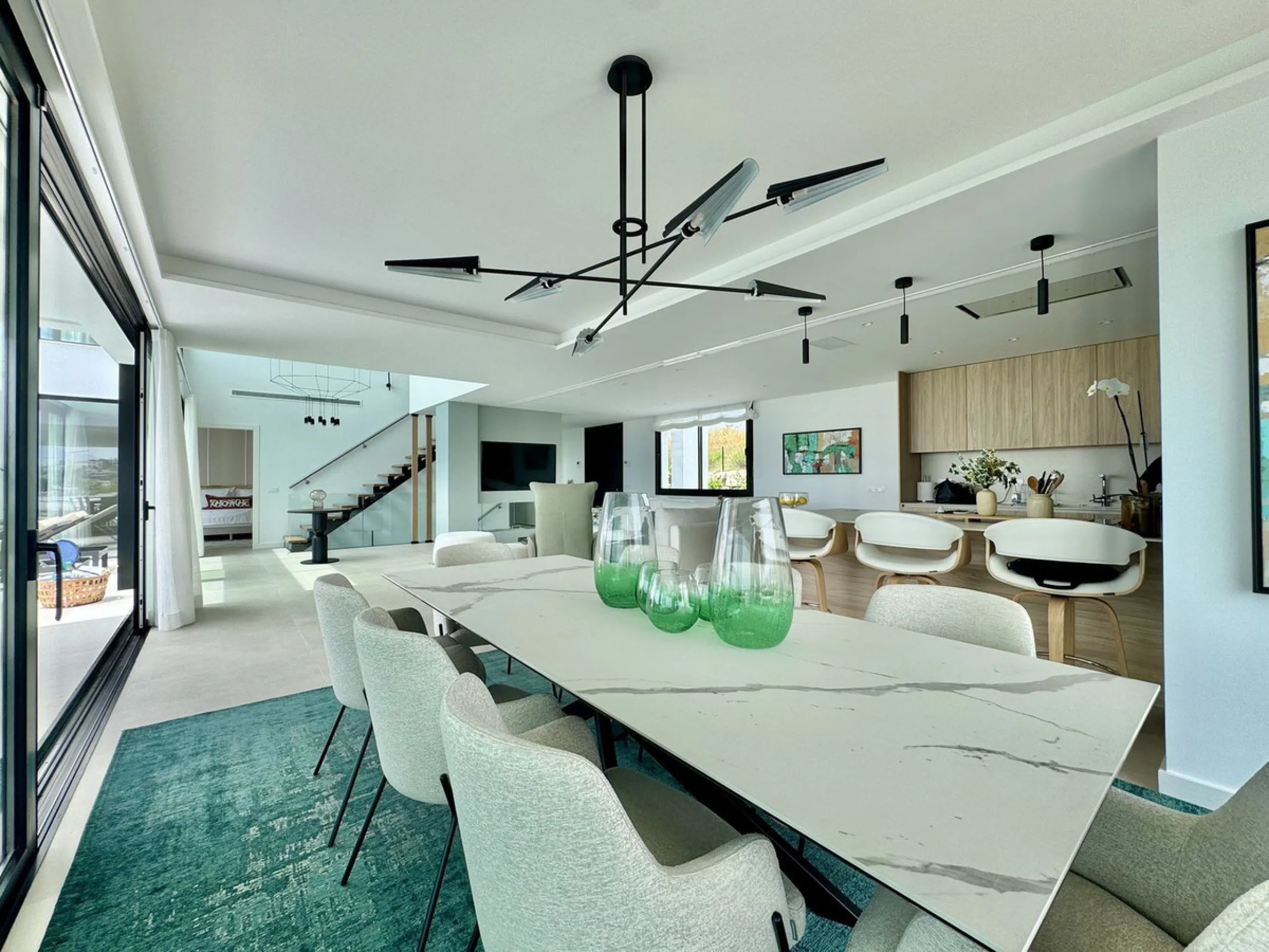 House - Detached Villa в продаже в Estepona, Málaga. В доме 6 спален и 7 ванных комнат. Площадь дома 460 м². Площадь участка 1067 м²