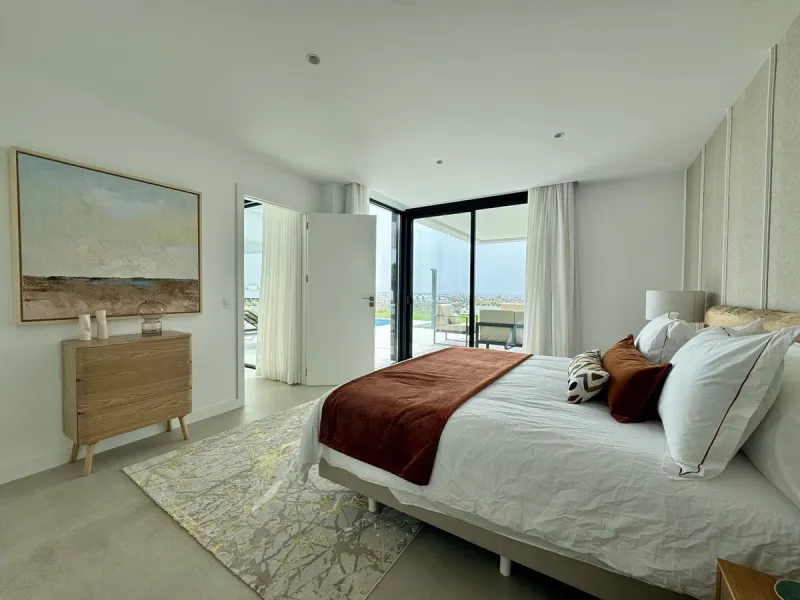 House - Detached Villa в продаже в Estepona, Málaga. В доме 6 спален и 7 ванных комнат. Площадь дома 460 м². Площадь участка 1067 м²