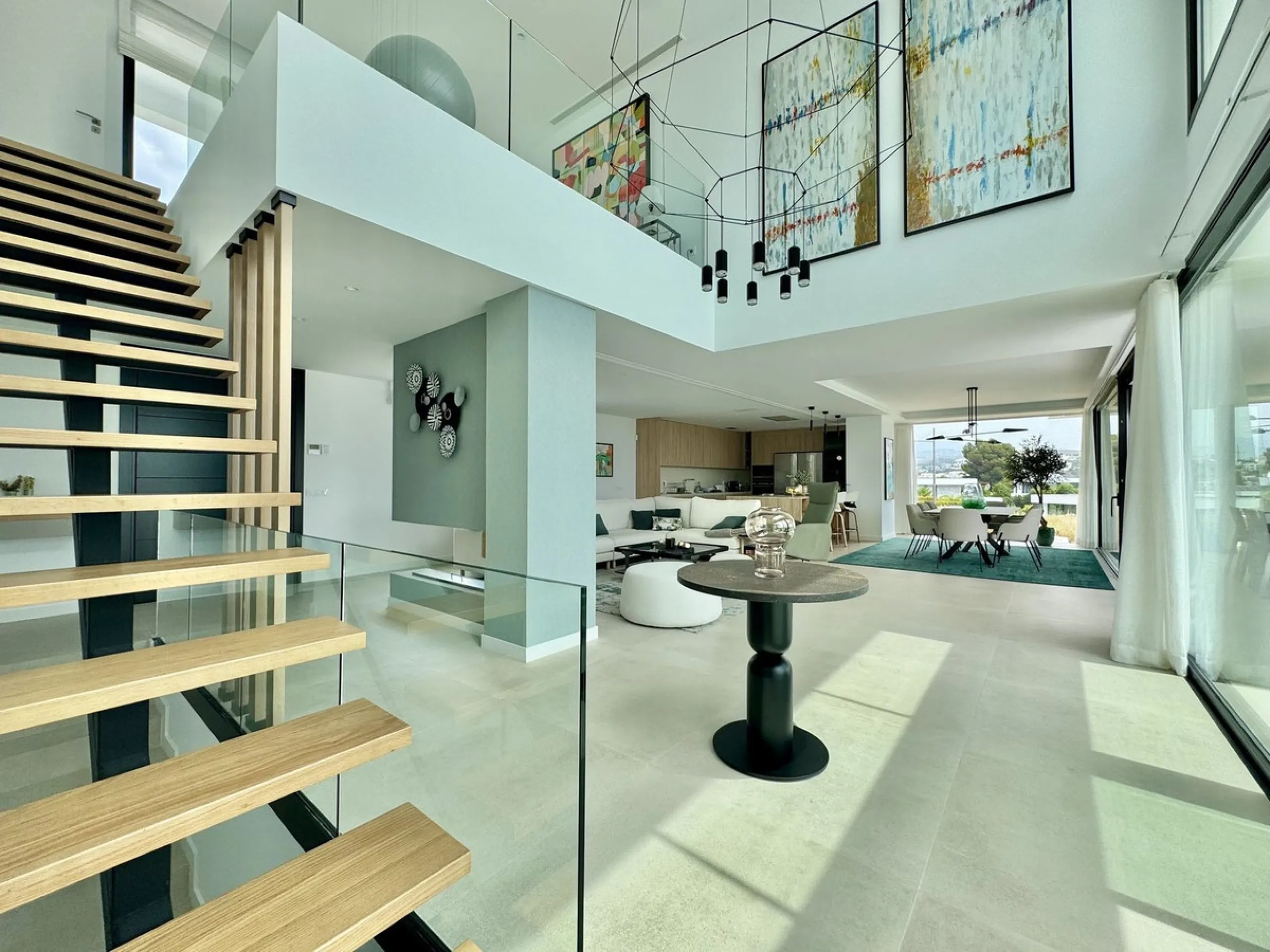 House - Detached Villa в продаже в Estepona, Málaga. В доме 6 спален и 7 ванных комнат. Площадь дома 460 м². Площадь участка 1067 м²