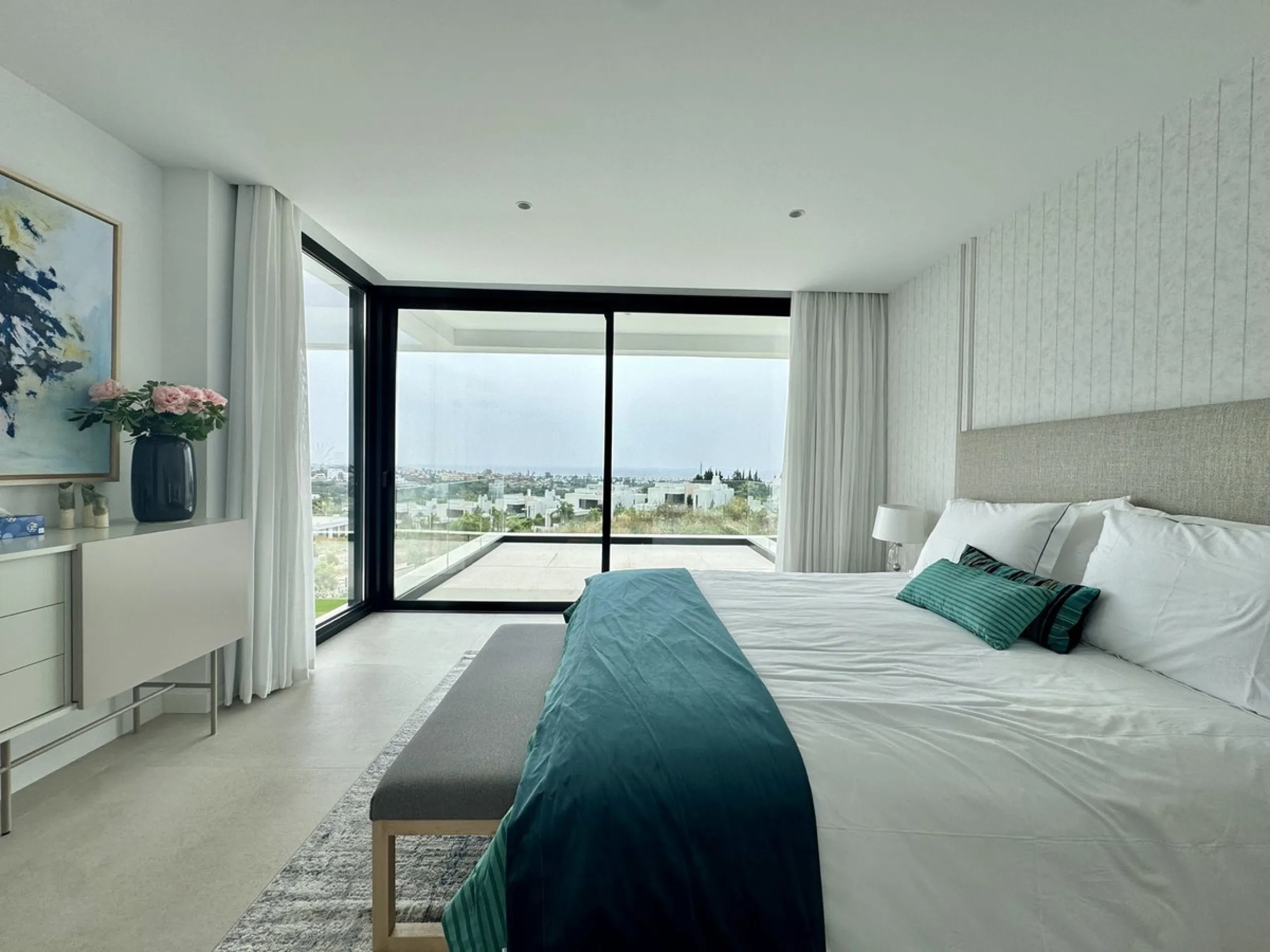 House - Detached Villa в продаже в Estepona, Málaga. В доме 6 спален и 7 ванных комнат. Площадь дома 460 м². Площадь участка 1067 м²