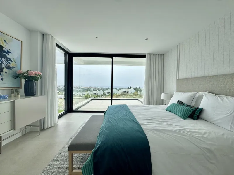 House - Detached Villa в продаже в Estepona, Málaga. В доме 6 спален и 7 ванных комнат. Площадь дома 460 м². Площадь участка 1067 м²