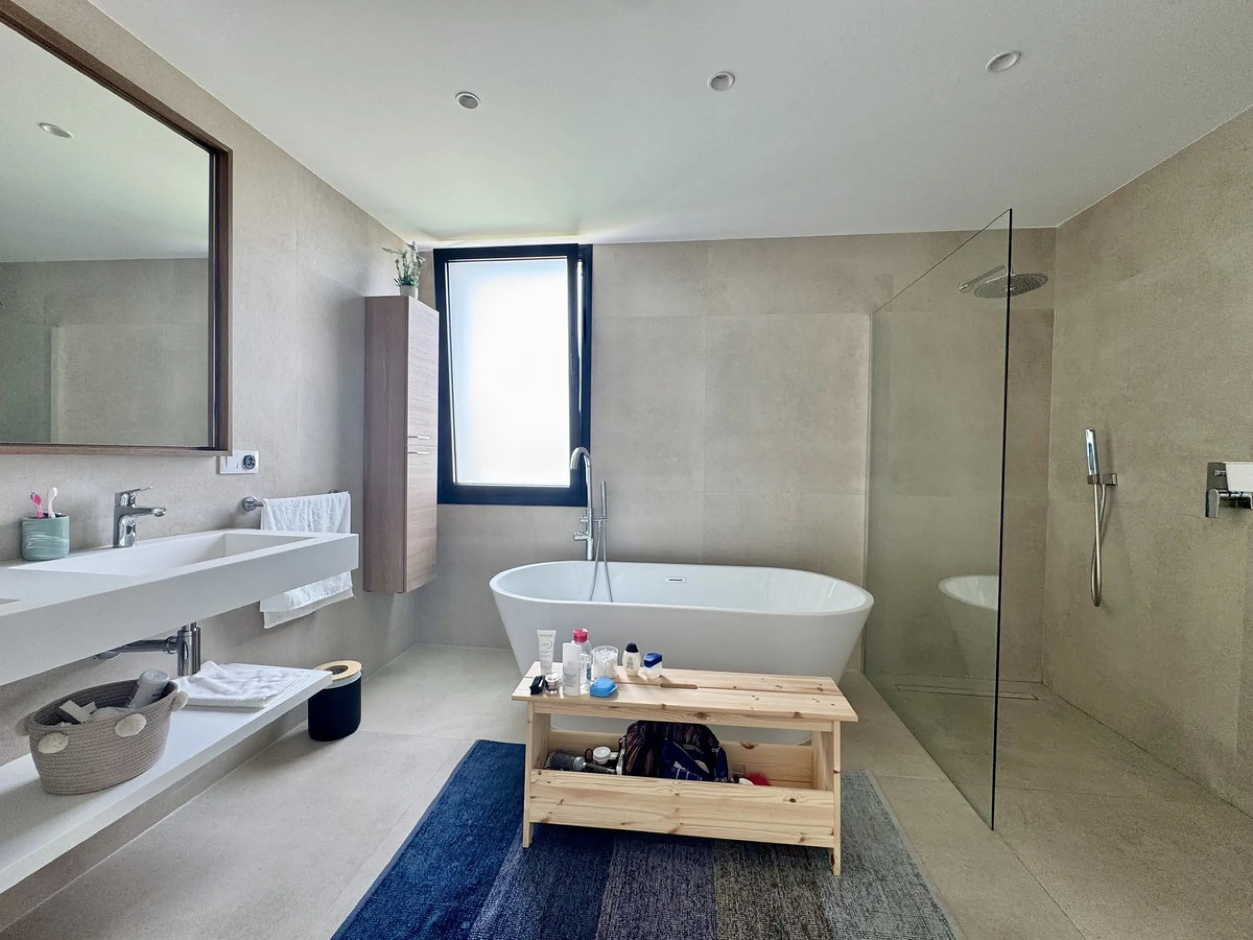 House - Detached Villa в продаже в Estepona, Málaga. В доме 6 спален и 7 ванных комнат. Площадь дома 460 м². Площадь участка 1067 м²