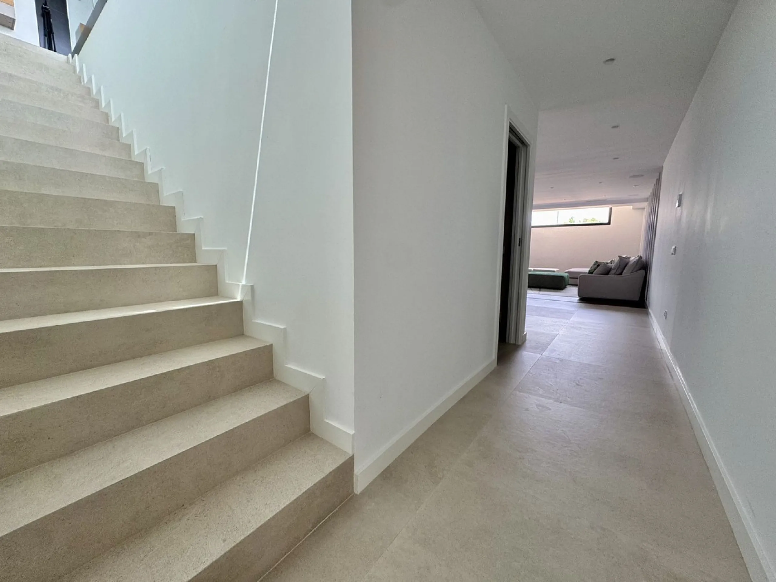 House - Detached Villa в продаже в Estepona, Málaga. В доме 6 спален и 7 ванных комнат. Площадь дома 460 м². Площадь участка 1067 м²
