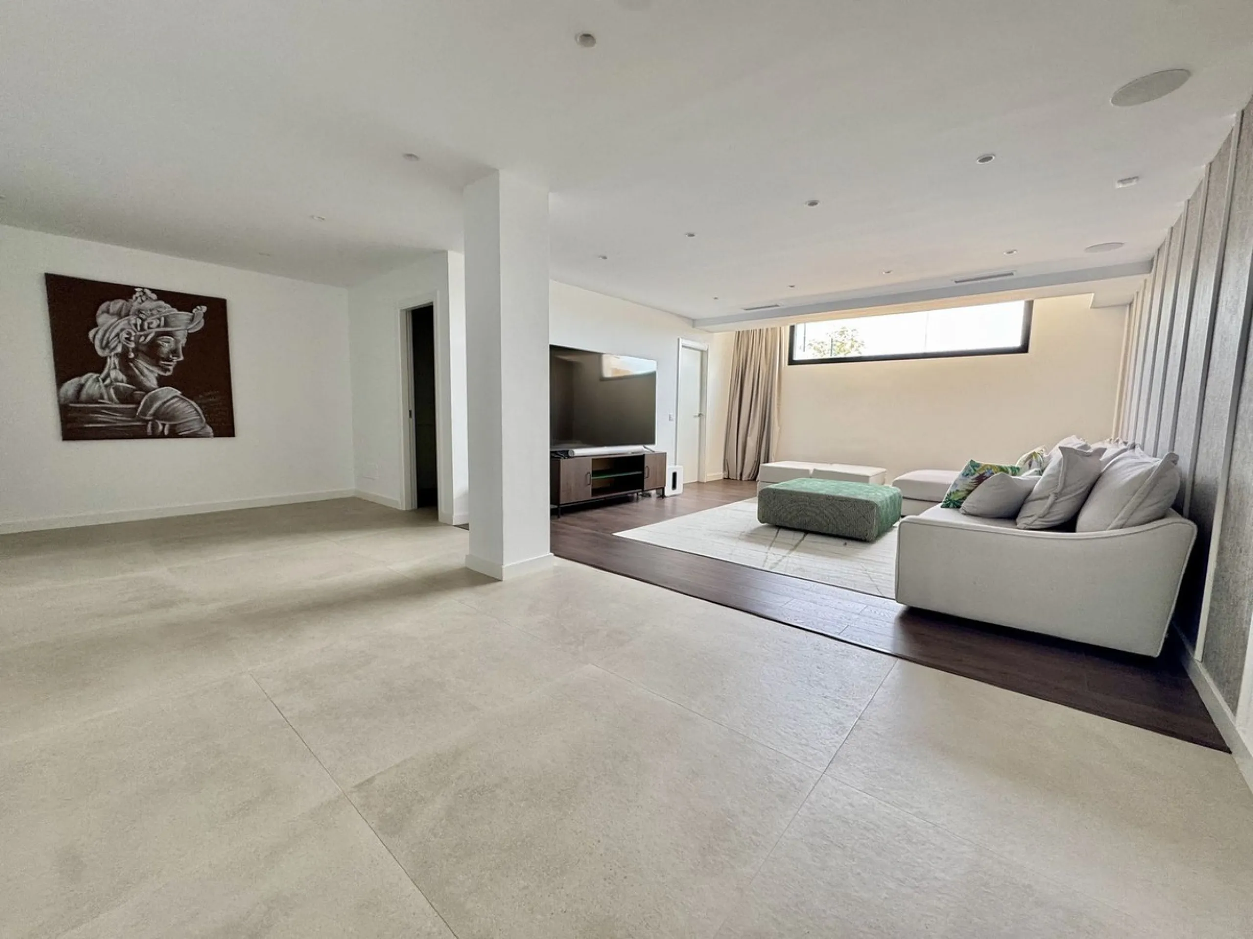 House - Detached Villa в продаже в Estepona, Málaga. В доме 6 спален и 7 ванных комнат. Площадь дома 460 м². Площадь участка 1067 м²