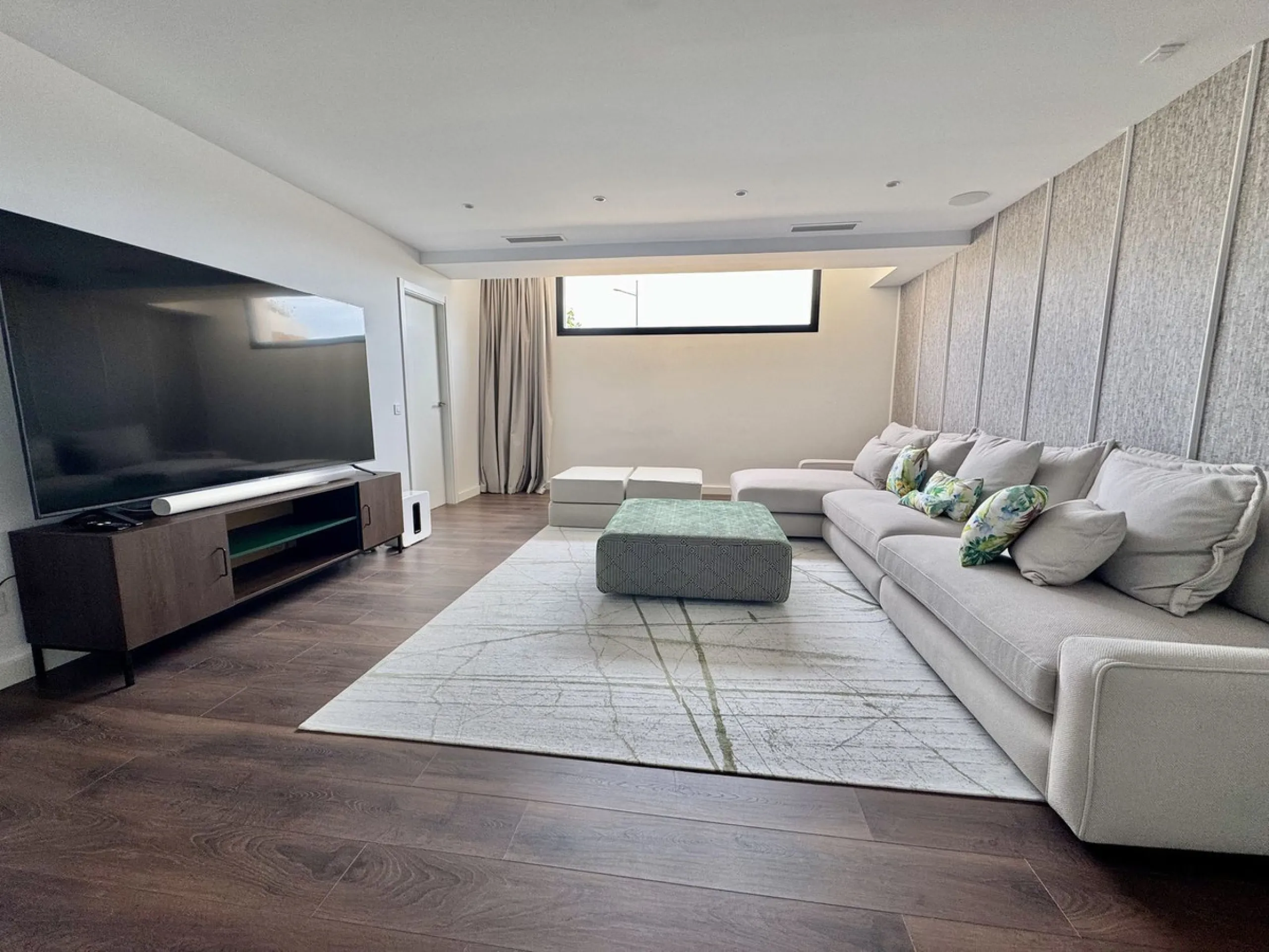 House - Detached Villa в продаже в Estepona, Málaga. В доме 6 спален и 7 ванных комнат. Площадь дома 460 м². Площадь участка 1067 м²