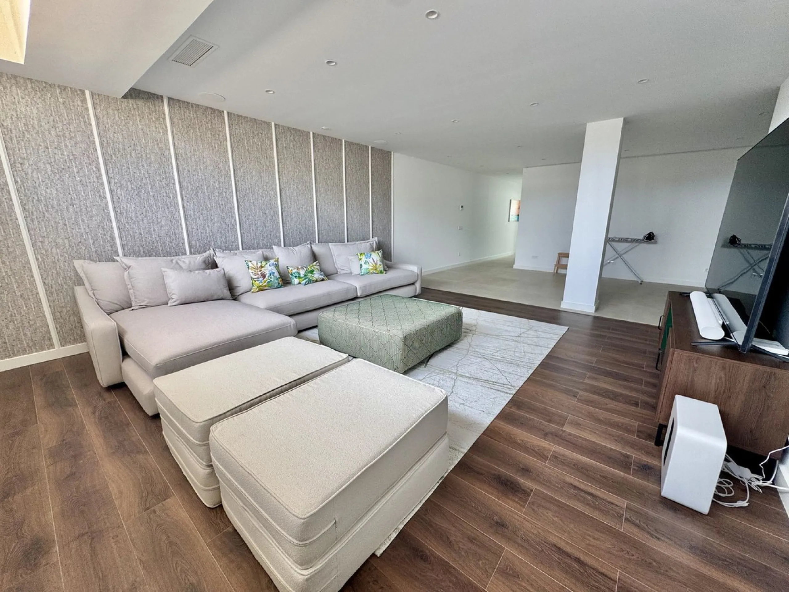 House - Detached Villa в продаже в Estepona, Málaga. В доме 6 спален и 7 ванных комнат. Площадь дома 460 м². Площадь участка 1067 м²