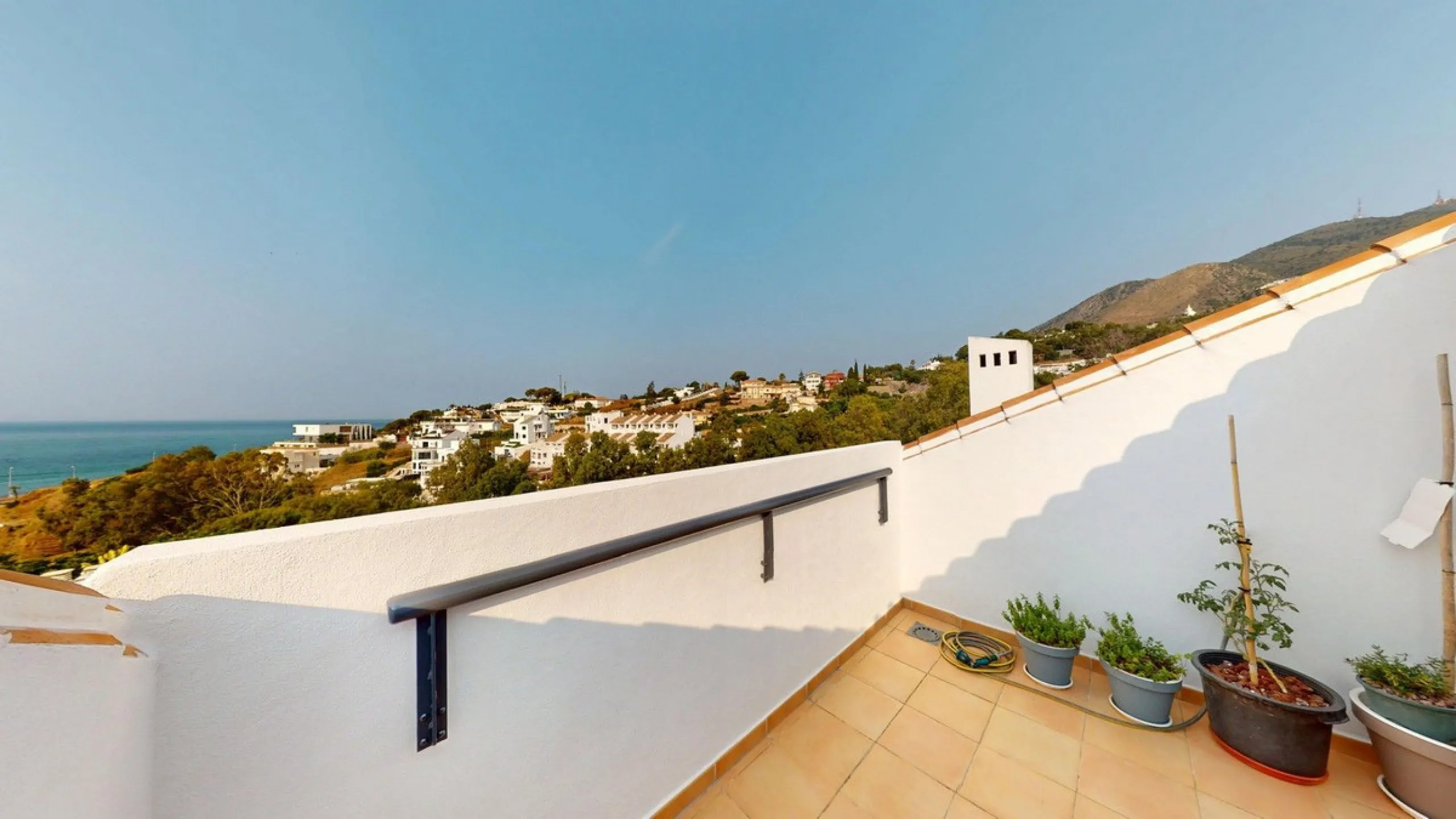 Large townhouse with sea views in Torremuelle, steps away from the British College