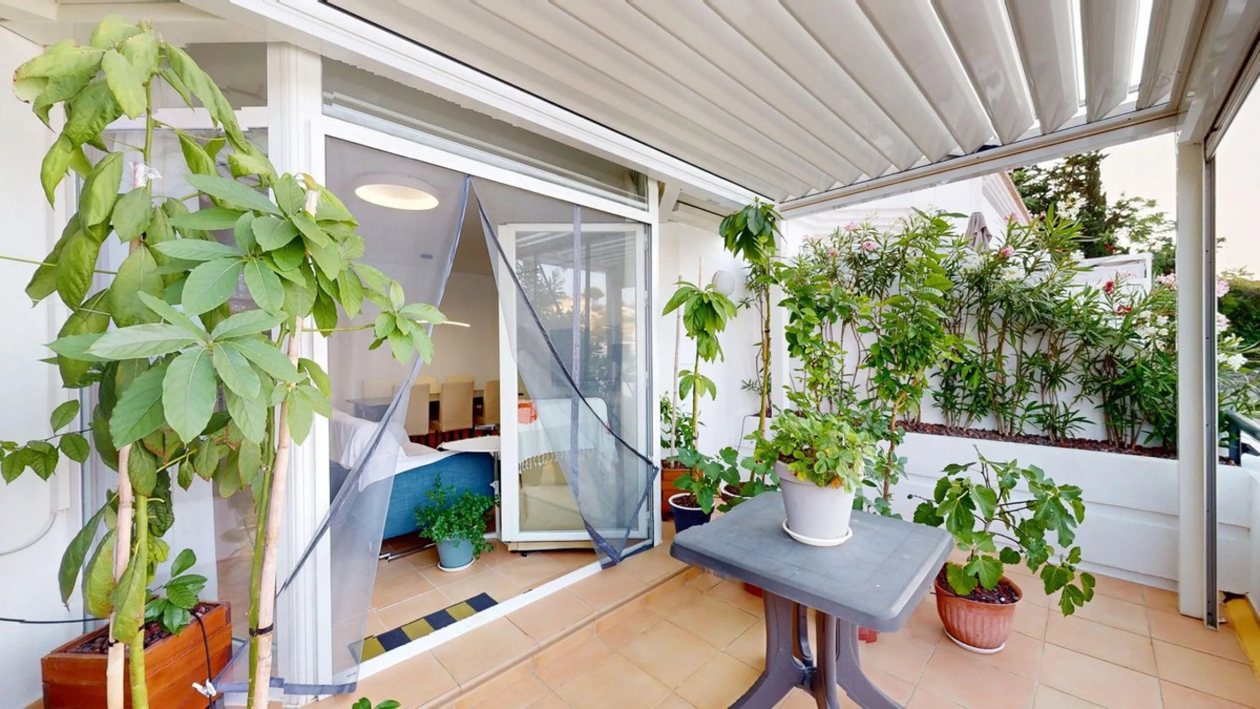 Large townhouse with sea views in Torremuelle, steps away from the British College