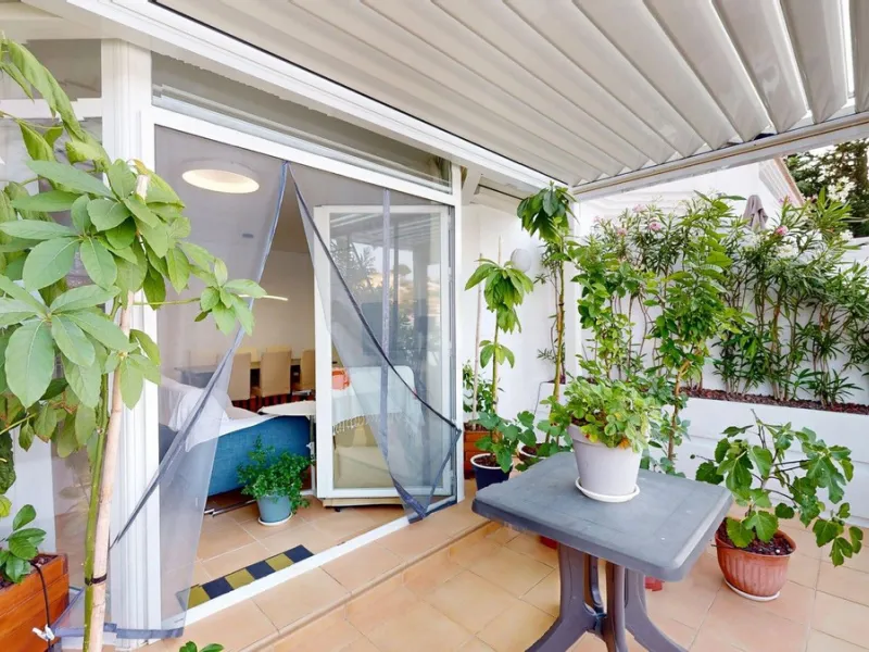 Large townhouse with sea views in Torremuelle, steps away from the British College