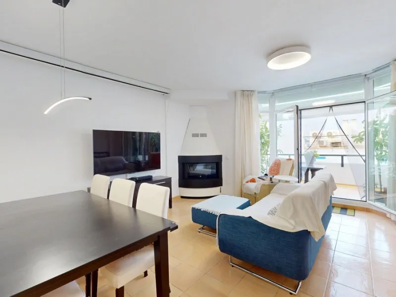 Large townhouse with sea views in Torremuelle, steps away from the British College