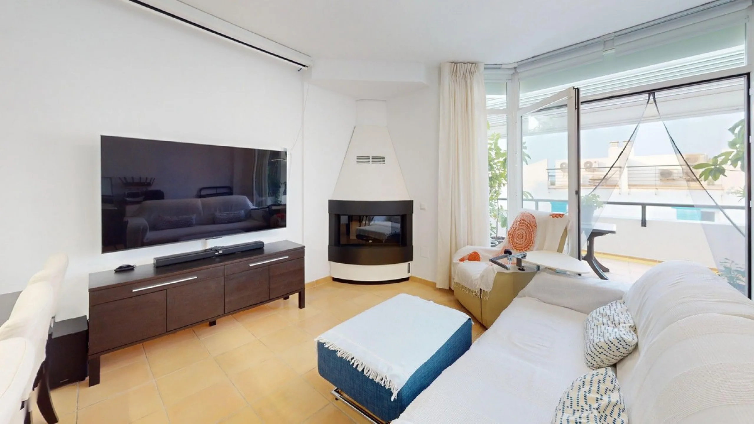 Large townhouse with sea views in Torremuelle, steps away from the British College