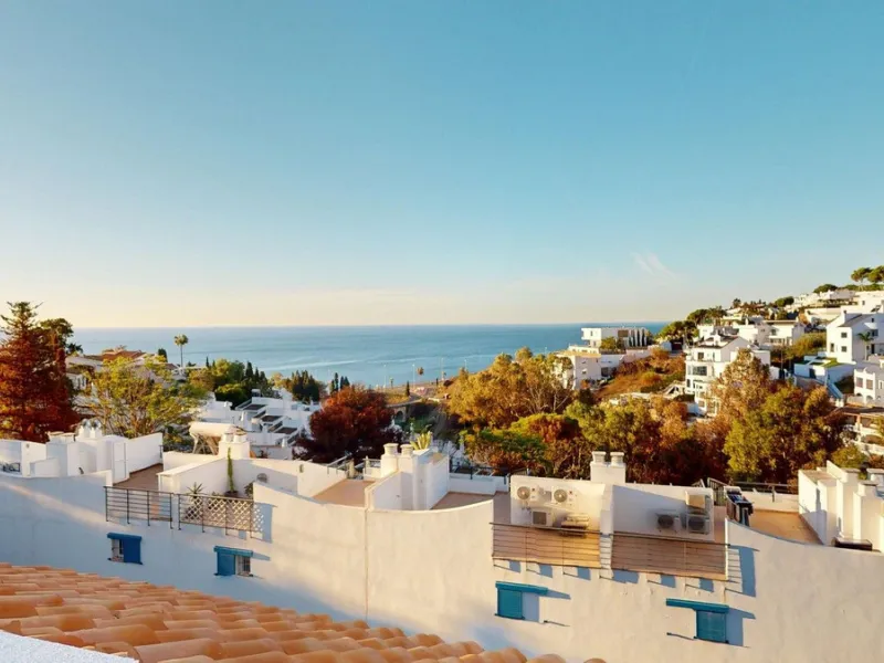 Large townhouse with sea views in Torremuelle, steps away from the British College