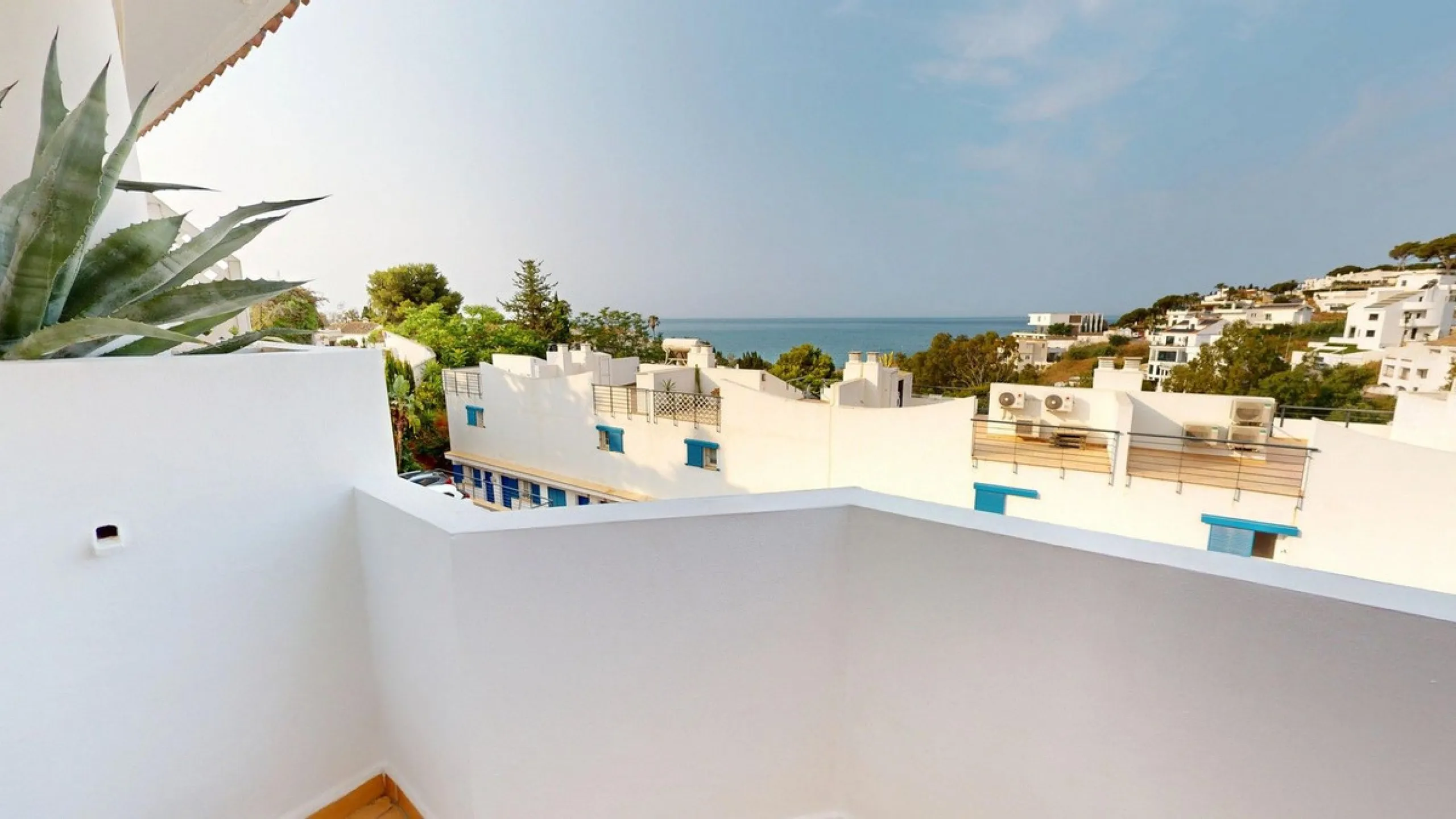 Large townhouse with sea views in Torremuelle, steps away from the British College