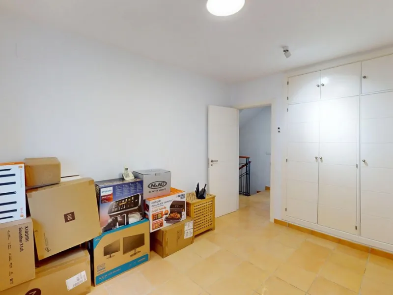 Large townhouse with sea views in Torremuelle, steps away from the British College