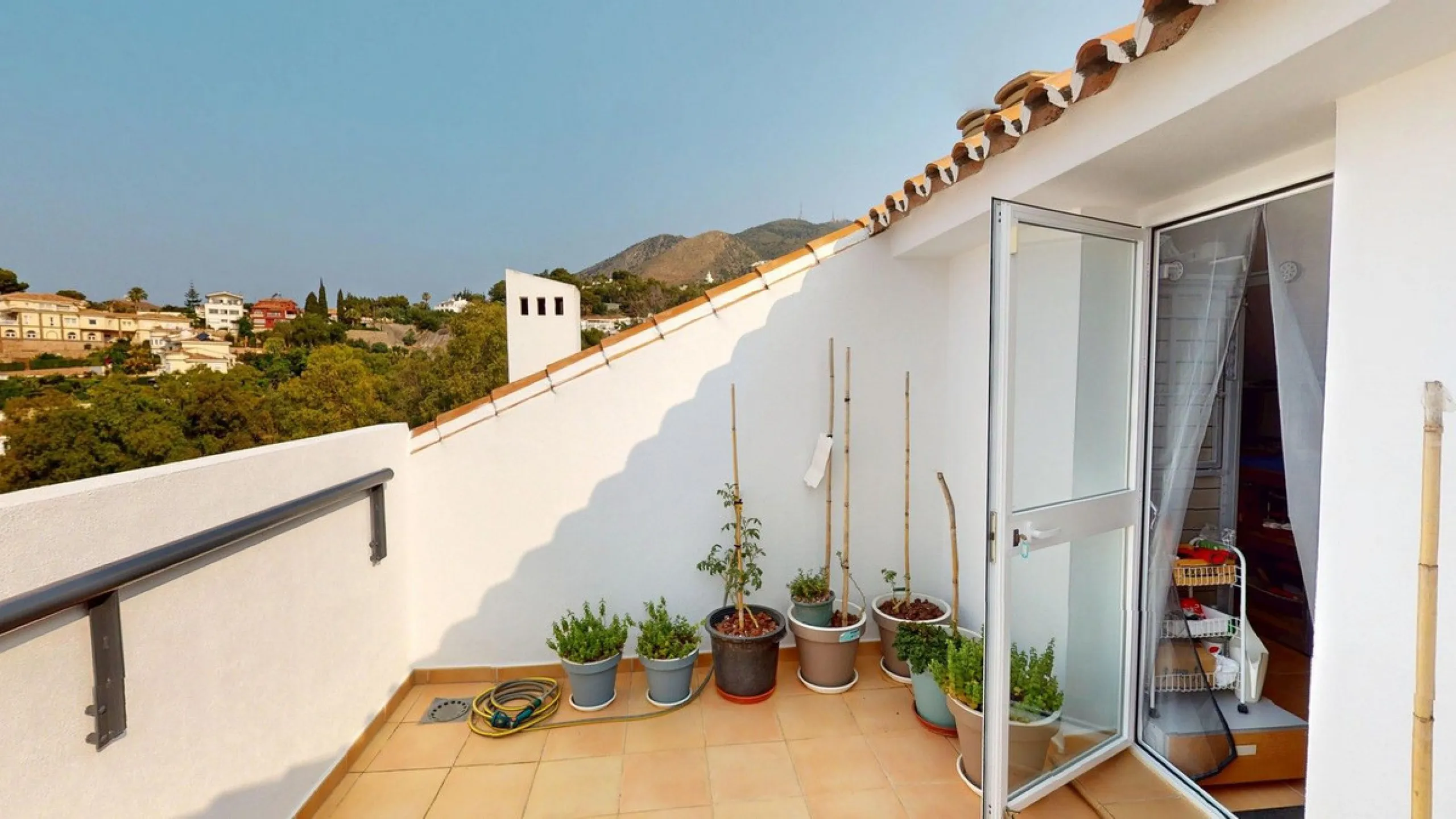 Large townhouse with sea views in Torremuelle, steps away from the British College