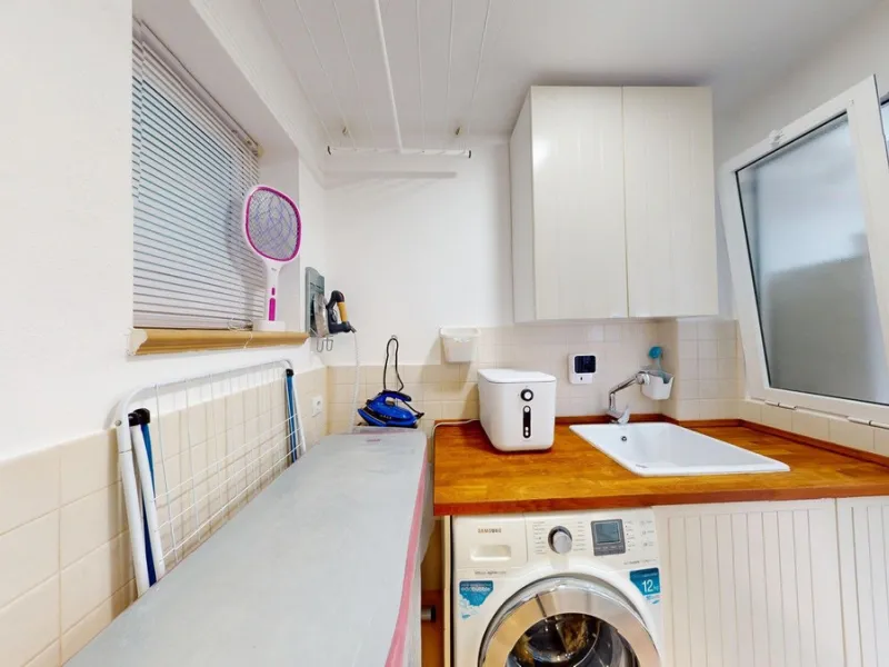Large townhouse with sea views in Torremuelle, steps away from the British College