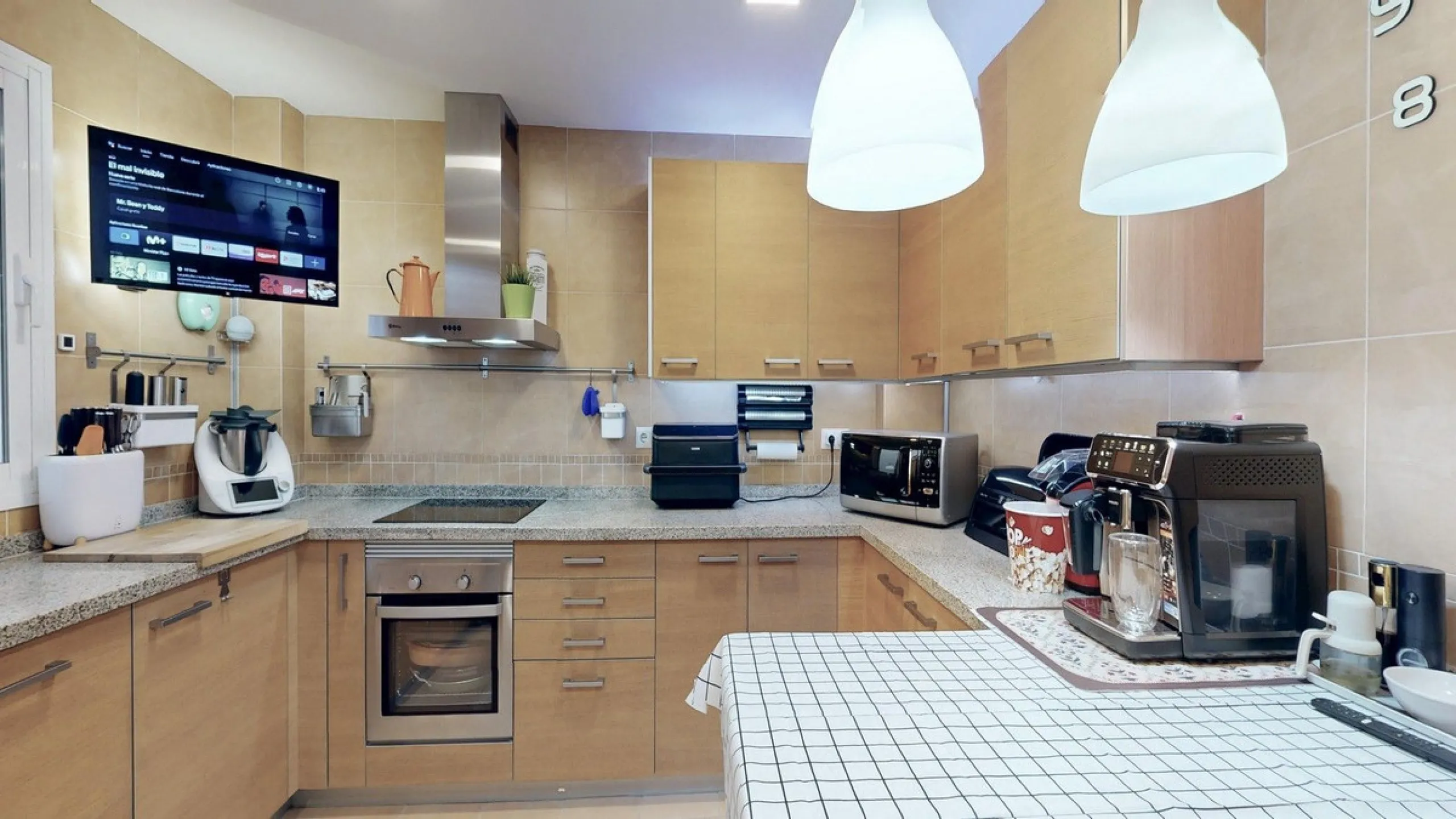 Large townhouse with sea views in Torremuelle, steps away from the British College