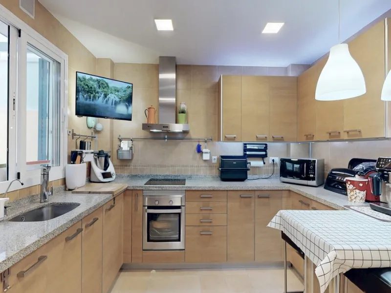 Large townhouse with sea views in Torremuelle, steps away from the British College