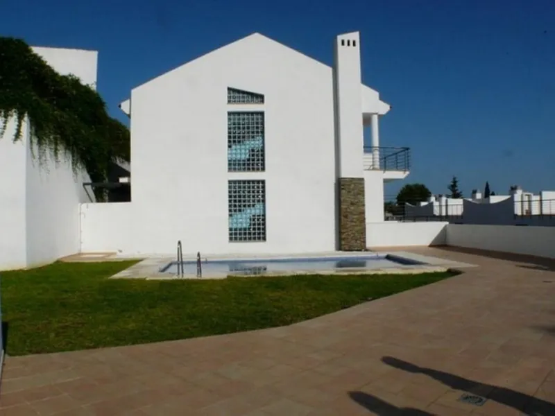 Large townhouse with sea views in Torremuelle, steps away from the British College
