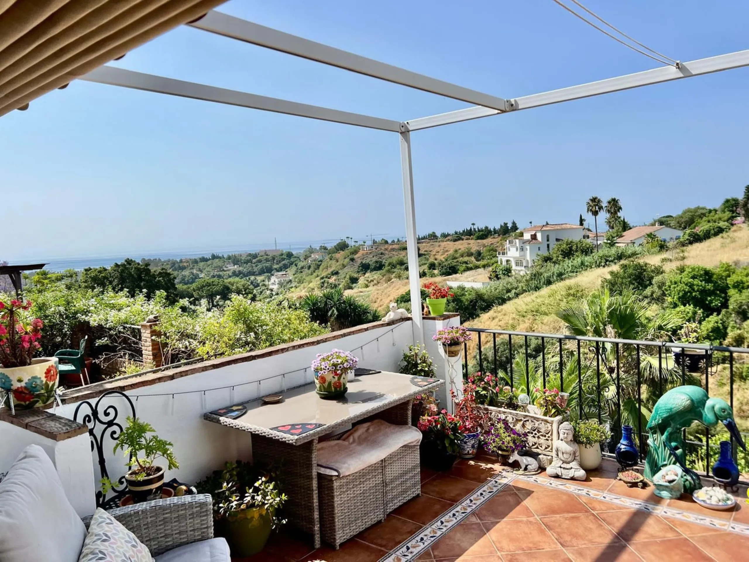 Charming 3-Bedroom Townhouse with Sea Views in Puerto Romano