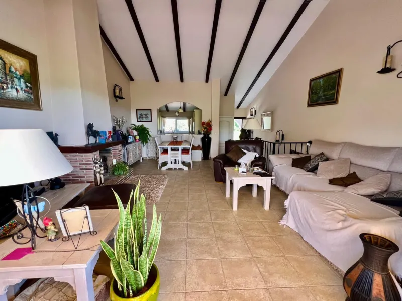 Charming 3-Bedroom Townhouse with Sea Views in Puerto Romano