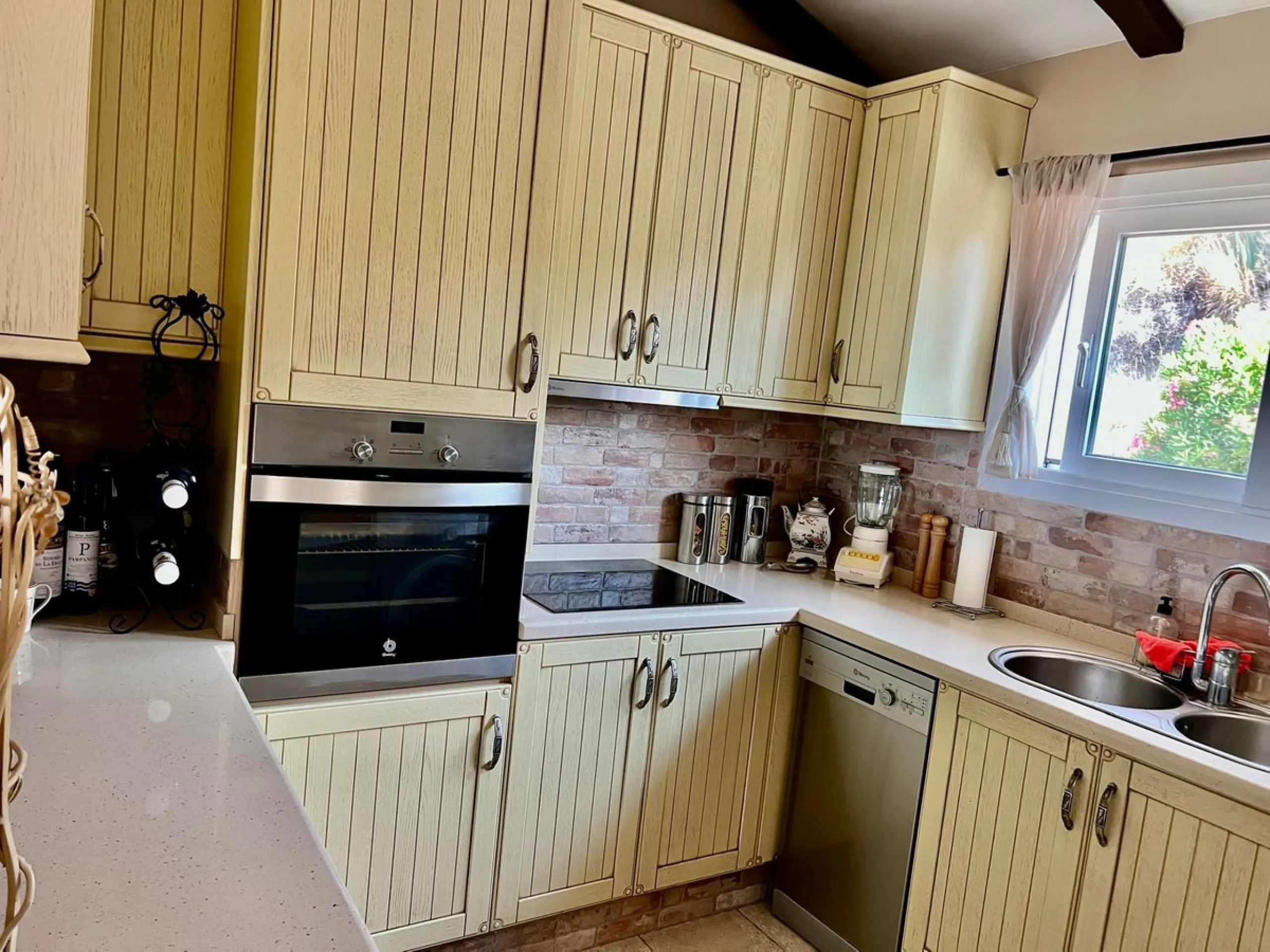 Charming 3-Bedroom Townhouse with Sea Views in Puerto Romano