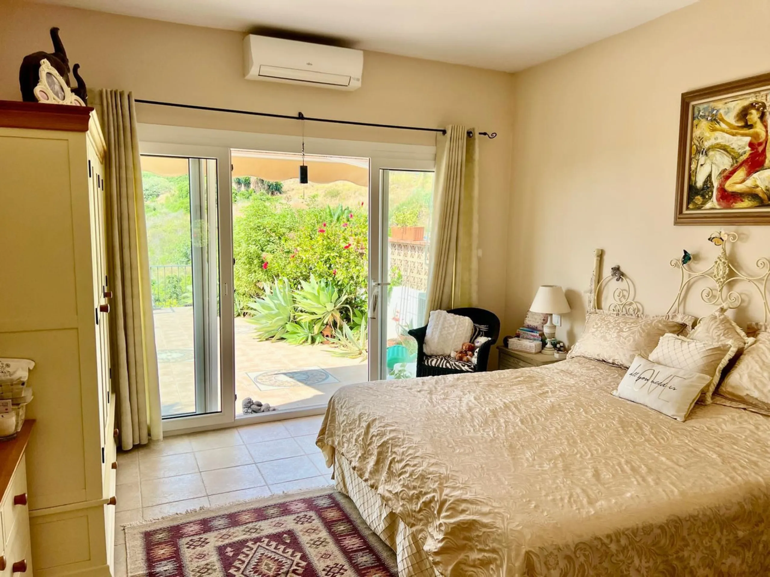 Charming 3-Bedroom Townhouse with Sea Views in Puerto Romano