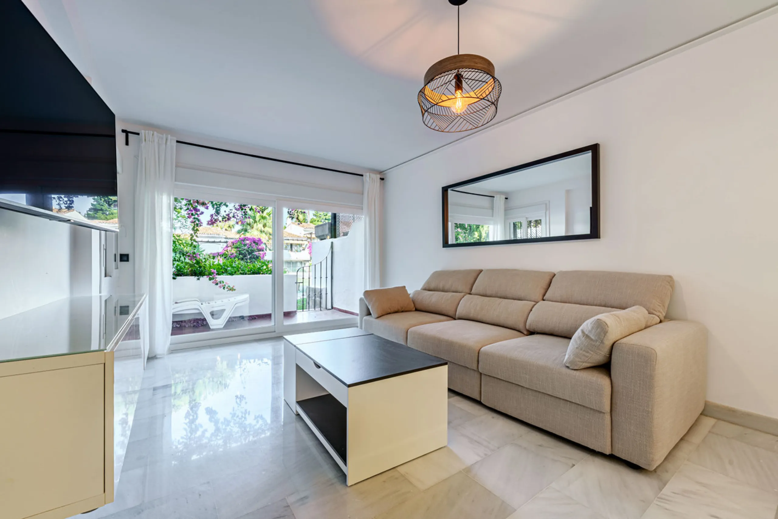 This magnificent ground floor apartment is located in Vivero de Marbella, a quiet, low-rise residential complex in the prestigious Sierra Blanca area on Marbella's Golden Mile, between Imara and Le Blanc. Recently renovated with high-quality materials, th