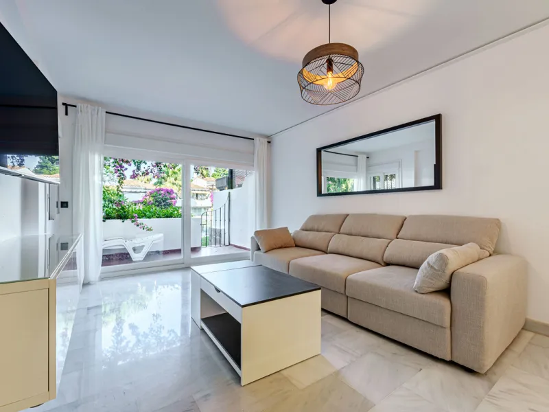 This magnificent ground floor apartment is located in Vivero de Marbella, a quiet, low-rise residential complex in the prestigious Sierra Blanca area on Marbella's Golden Mile, between Imara and Le Blanc. Recently renovated with high-quality materials, th