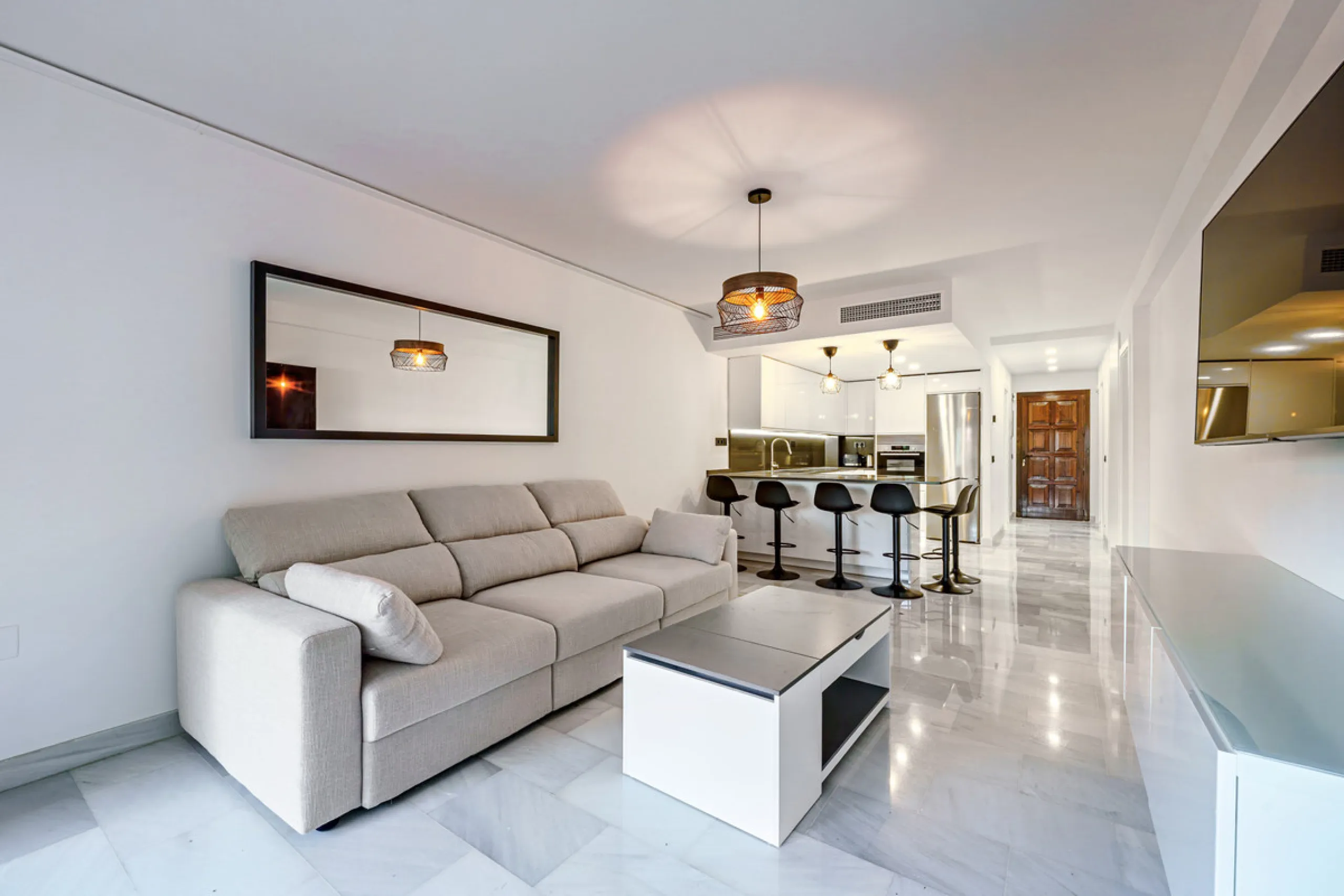 This magnificent ground floor apartment is located in Vivero de Marbella, a quiet, low-rise residential complex in the prestigious Sierra Blanca area on Marbella's Golden Mile, between Imara and Le Blanc. Recently renovated with high-quality materials, th