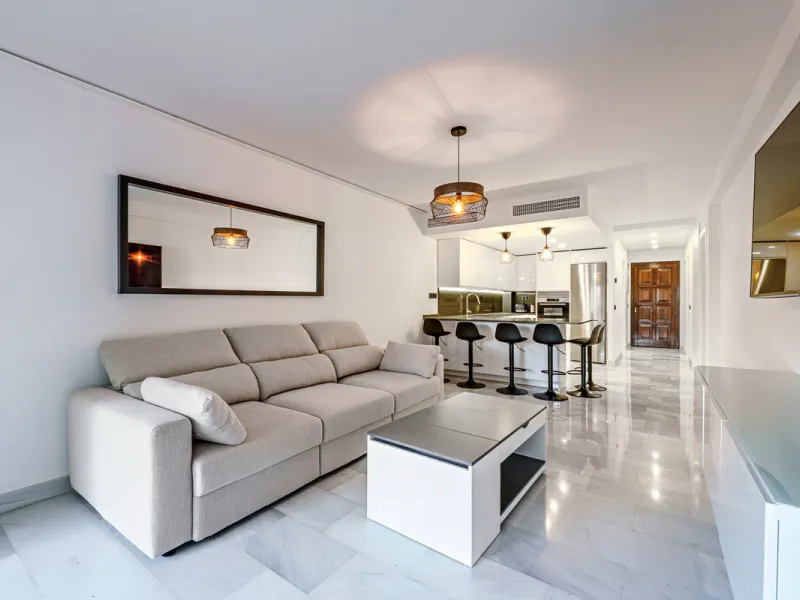 This magnificent ground floor apartment is located in Vivero de Marbella, a quiet, low-rise residential complex in the prestigious Sierra Blanca area on Marbella's Golden Mile, between Imara and Le Blanc. Recently renovated with high-quality materials, th
